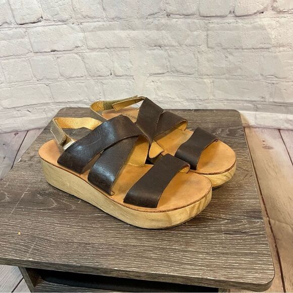 Kookaburra by Ugg Clog Sandals size 9 - Picture 2 of 5